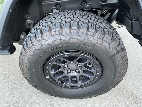 Used 2022 Jeep Wrangler Unlimited Rubicon w/ Xtreme Recon 35" Tire Package image 15