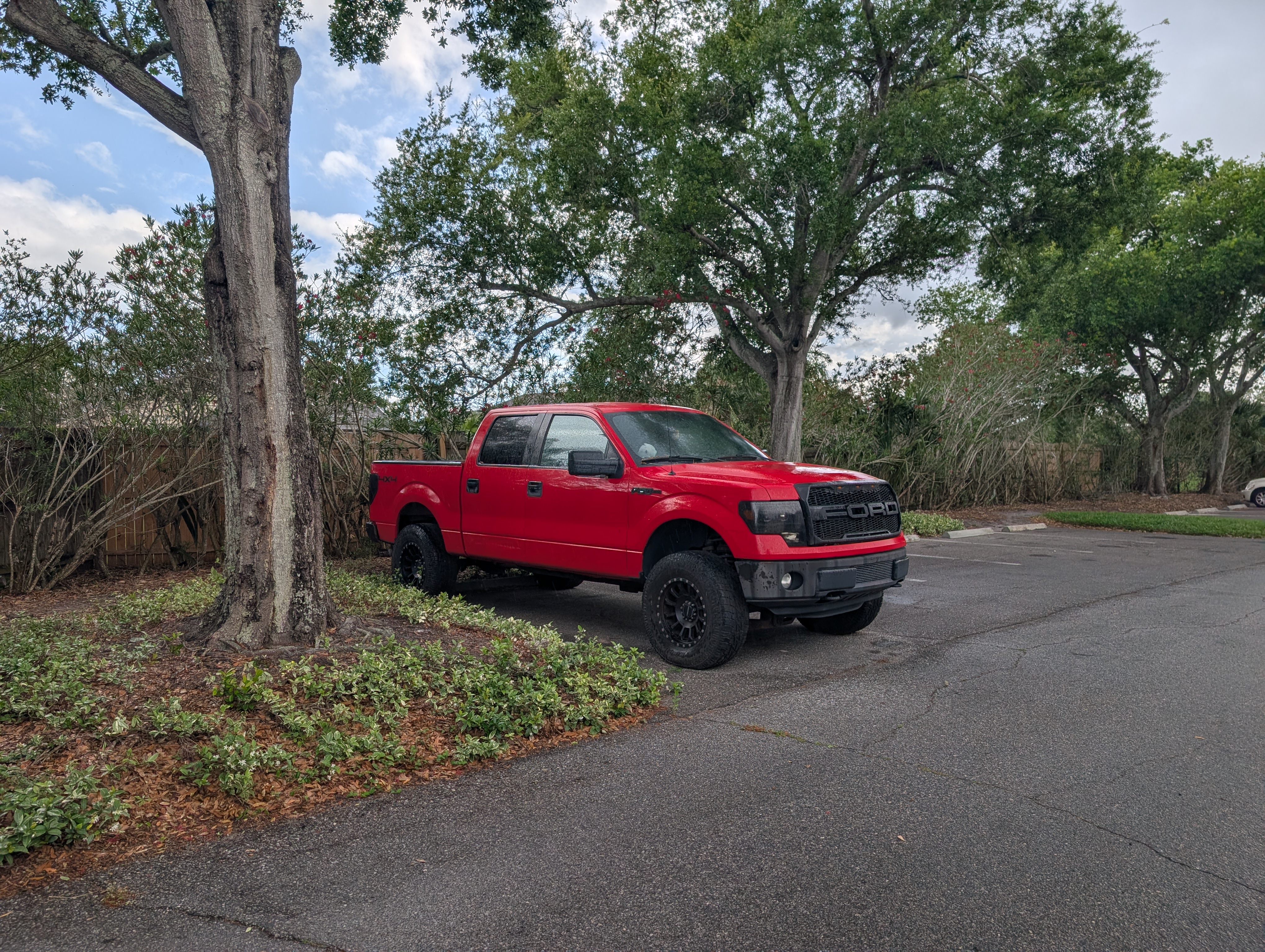 Used 2013 Ford F150 XLT AWD/4WD image 2
