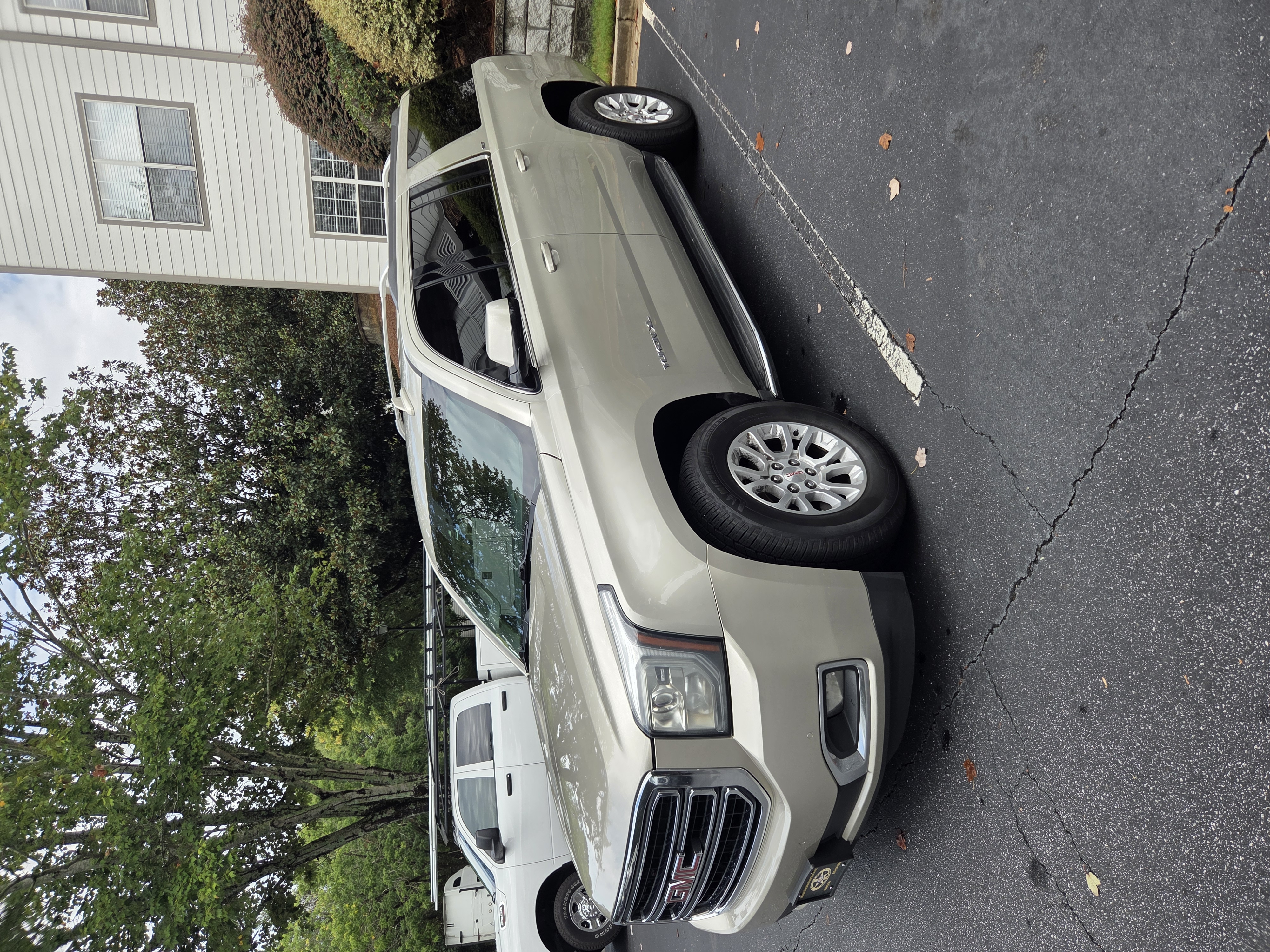 Used 2017 GMC Yukon XL SLT AWD/4WD image 5
