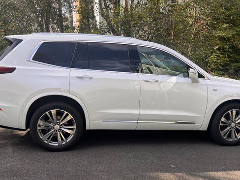 Used 2021 Cadillac XT6 Premium Luxury image 2