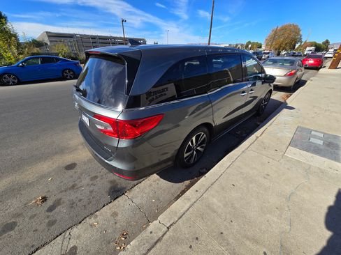 Used 2018 Honda Odyssey Elite image 9