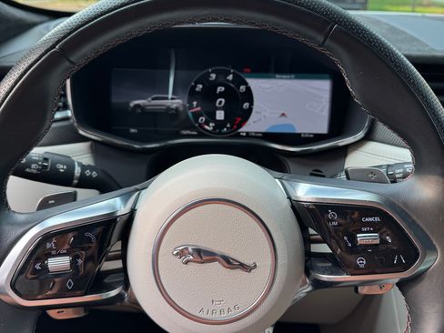 Used 2024 Jaguar F-PACE SVR image 13