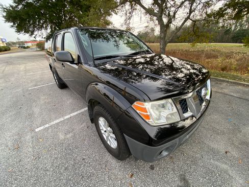 Used 2019 Nissan Frontier SV image 4