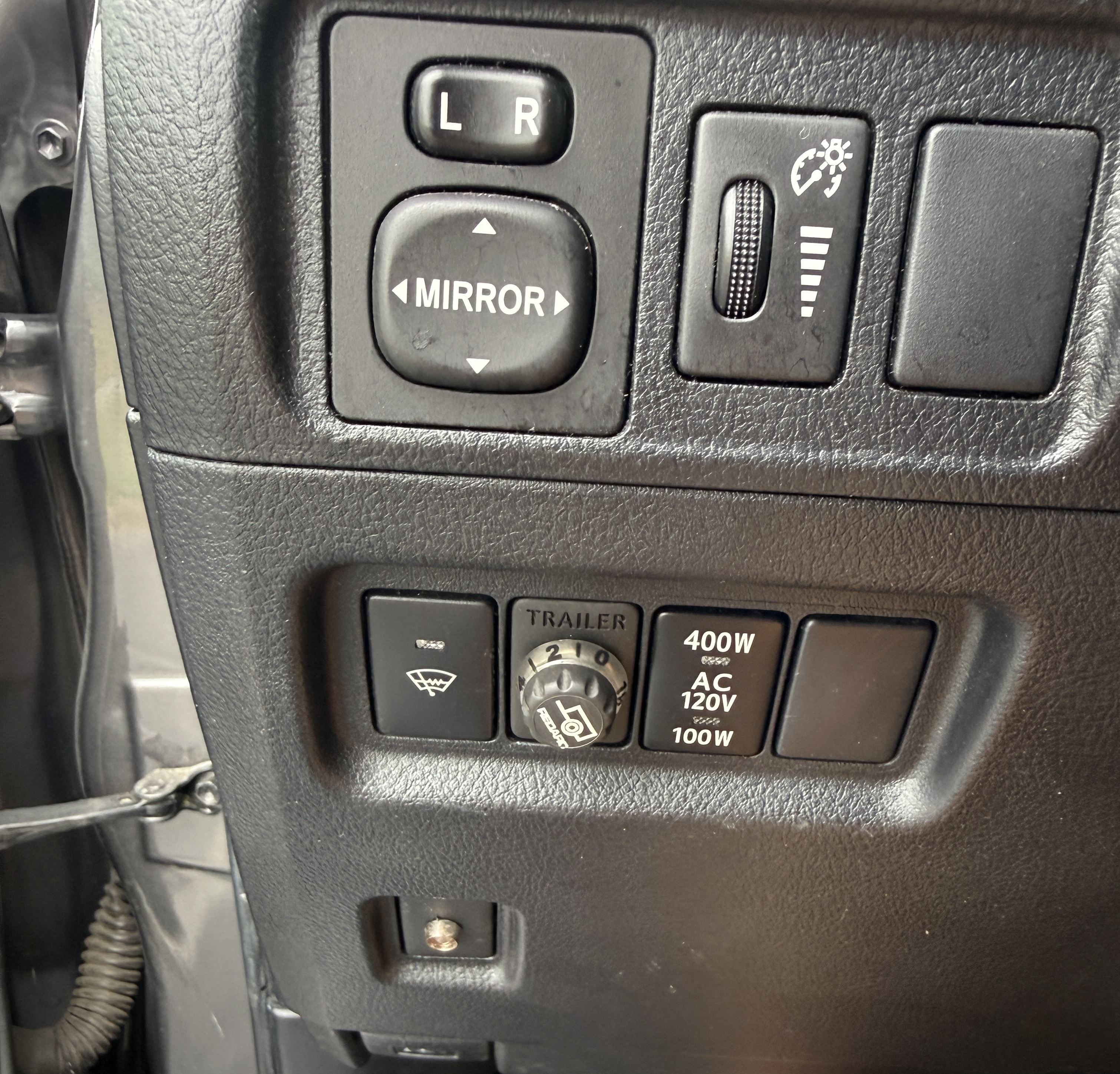 Used 2017 Toyota 4Runner SR5 AWD/4WD image 14