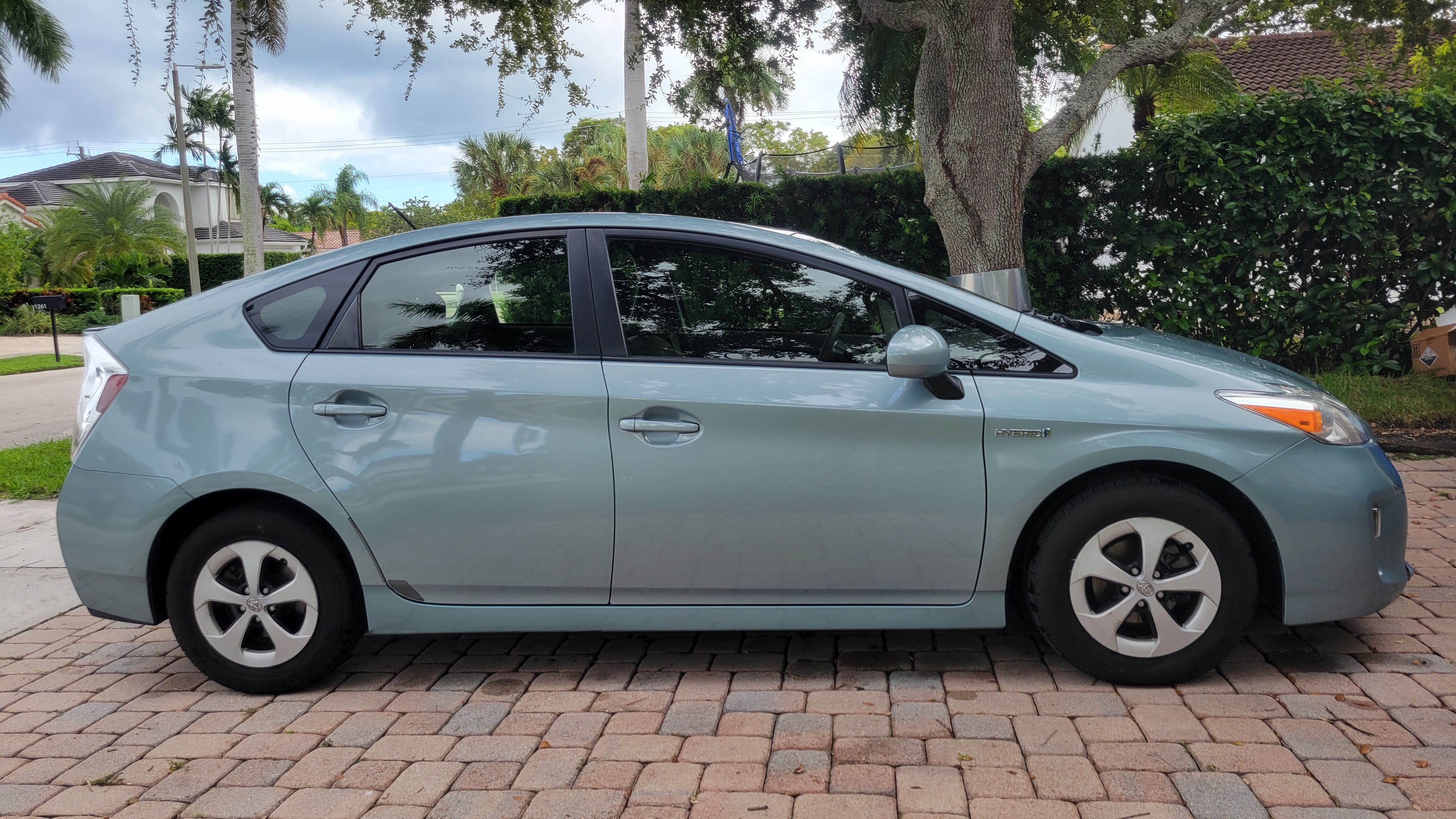 Used 2014 Toyota Prius Two FWD image 2