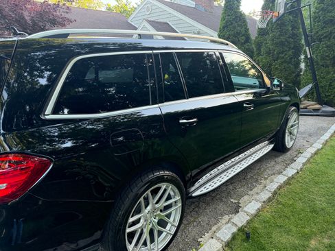 Used 2017 Mercedes-Benz GLS 450 4MATIC image 2