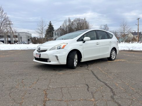 Used 2013 Toyota Prius V Five image 8