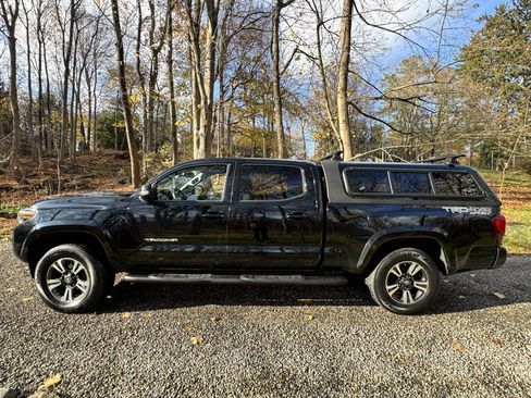Used 2019 Toyota Tacoma TRD Sport image 5
