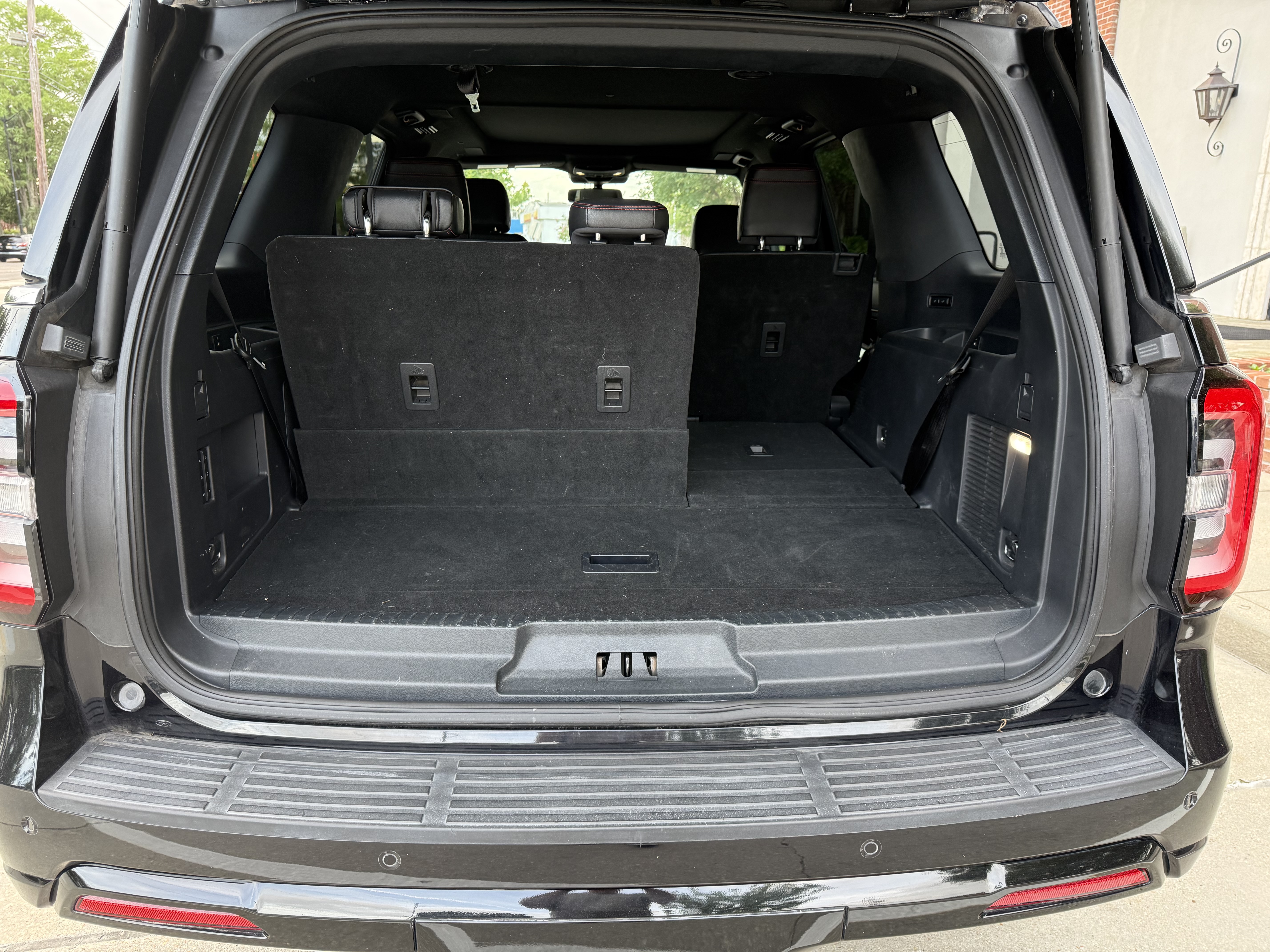 Used 2023 Ford Expedition Limited AWD/4WD image 16