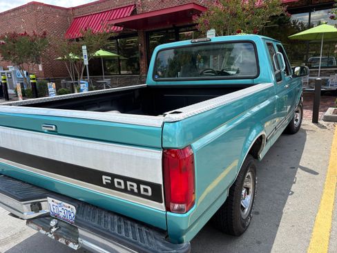 Used 1994 Ford F150 XL RWD image 1