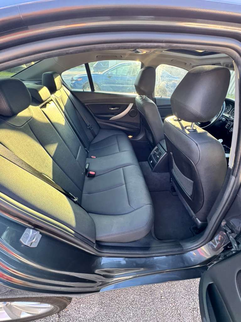 Used 2018 BMW 320i Sedan w/ Convenience Package RWD image 9