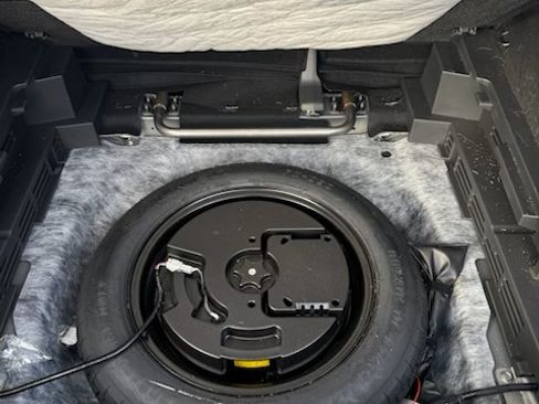 Used 2024 Nissan Rogue SV w/ SV Premium Package image 11