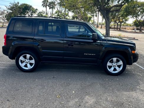 Used 2012 Jeep Patriot Latitude w/ Sun/Sound Group AWD/4WD image 4