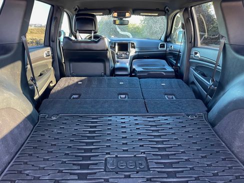 Used 2017 Jeep Grand Cherokee Altitude image 15