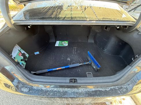 Used 2018 Toyota Camry SE image 12