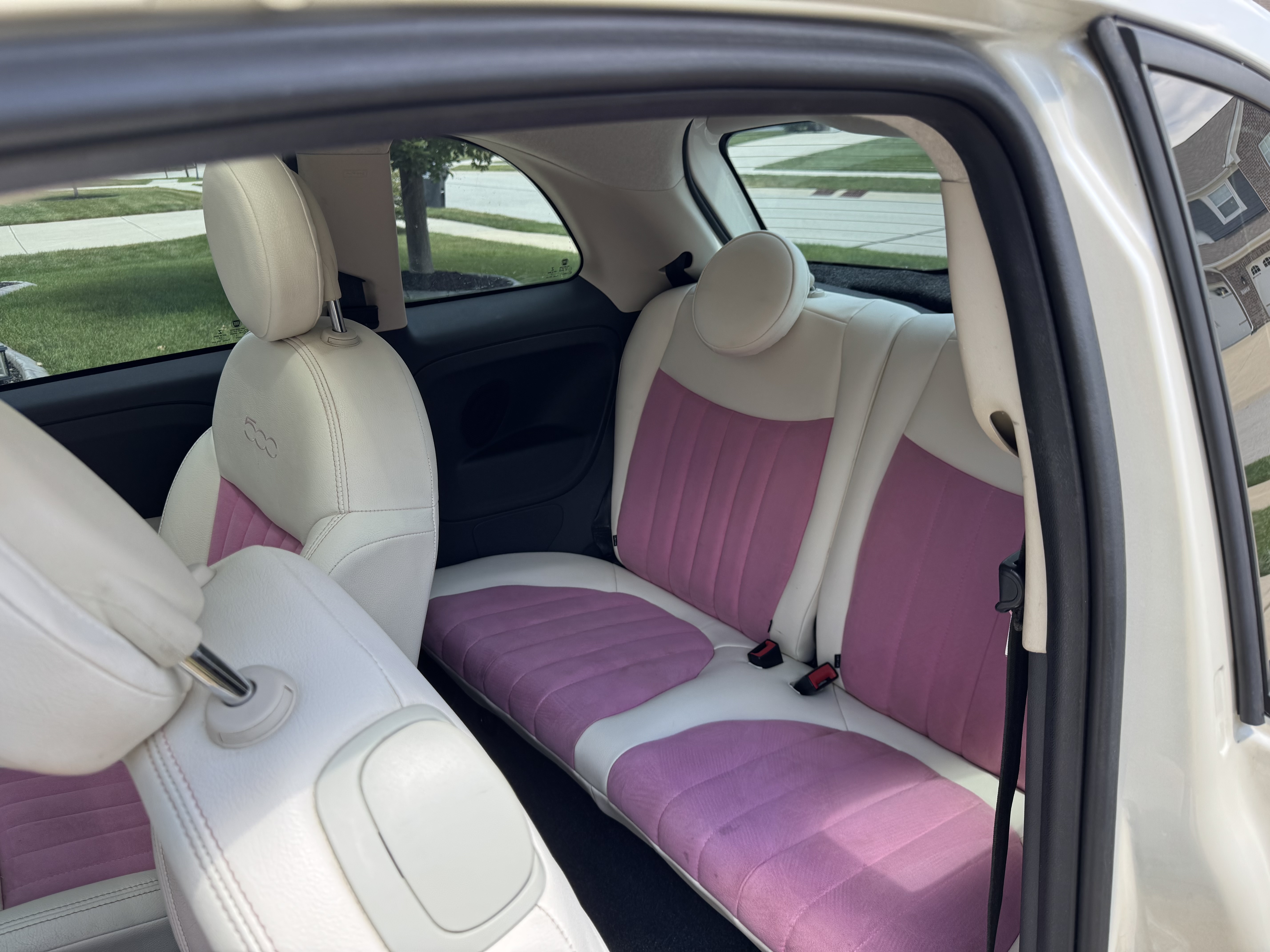 Used 2013 FIAT 500 Lounge w/ Luxury Leather Pkg FWD image 1