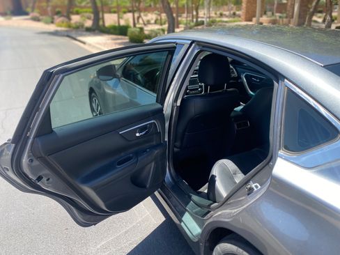 Used 2018 Nissan Altima 2.5 SL FWD image 15
