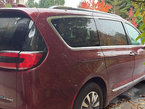 Used 2021 Chrysler Pacifica Limited w/ Premium & Safety Sphere Group image 4