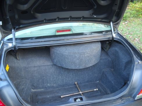 Used 2003 Ford Crown Victoria LX image 9