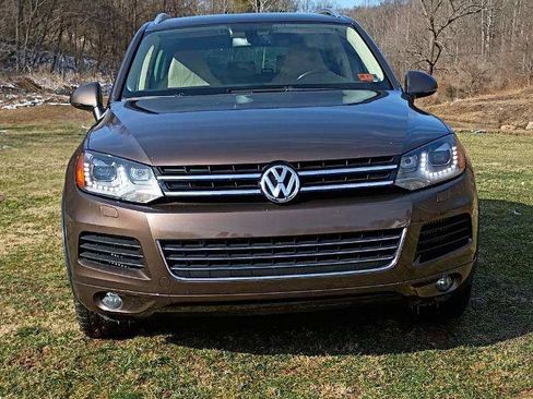 Used 2013 Volkswagen Touareg Sport image 1