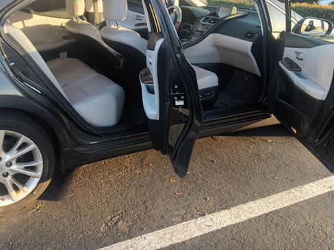 Used 2010 Lexus HS 250h Premium w/ Preferred Accessory Package image 5