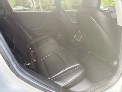 Used 2018 Tesla Model 3 Long Range RWD image 17