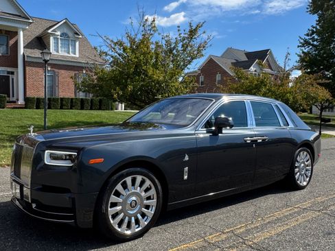 Used 2018 Rolls-Royce Phantom Sedan image 2