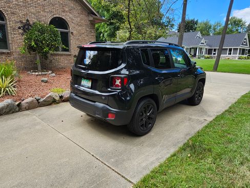 Used 2016 Jeep Renegade Latitude image 5