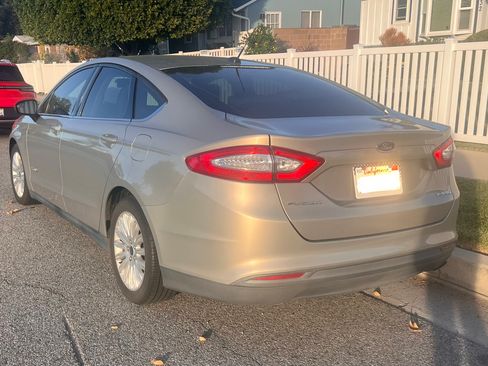 Used 2015 Ford Fusion S image 2