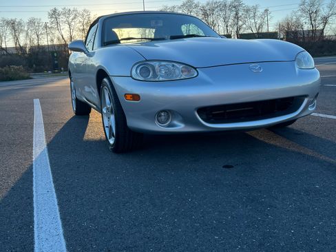 Used 2003 MAZDA MX-5 Miata LS RWD image 1