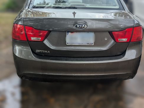 Used 2010 Kia Optima LX image 8