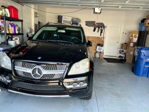 Used 2011 Mercedes-Benz GL 450 4MATIC image 2