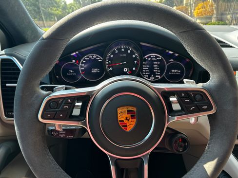 Used 2022 Porsche Cayenne S Platinum AWD/4WD image 6