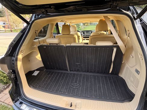 Used 2016 Toyota Highlander XLE w/ Protection Package #3 image 11