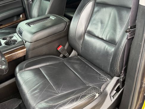 Used 2017 Chevrolet Suburban LT image 8