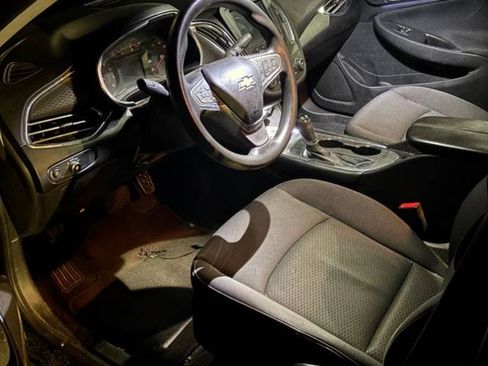 Used 2017 Chevrolet Malibu LT image 4