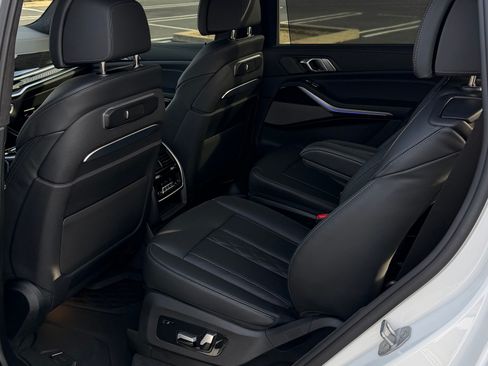 Used 2025 BMW X7 M60i AWD/4WD image 9
