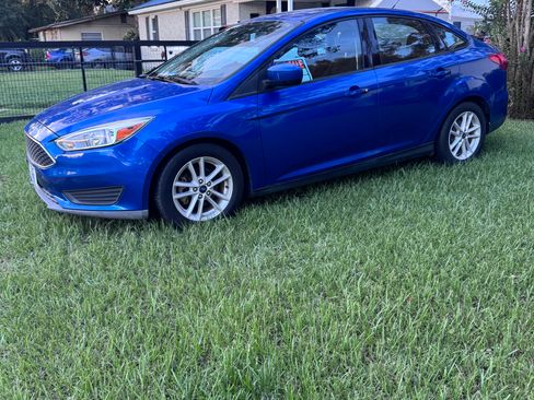 Used 2018 Ford Focus SE FWD image 4