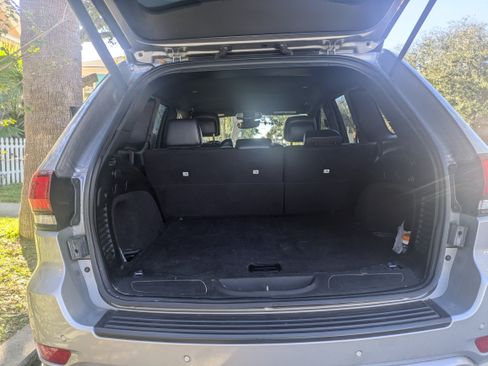 Used 2019 Jeep Grand Cherokee Altitude image 12