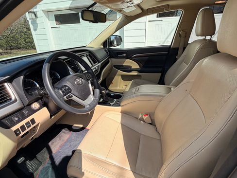 Used 2015 Toyota Highlander Limited image 13