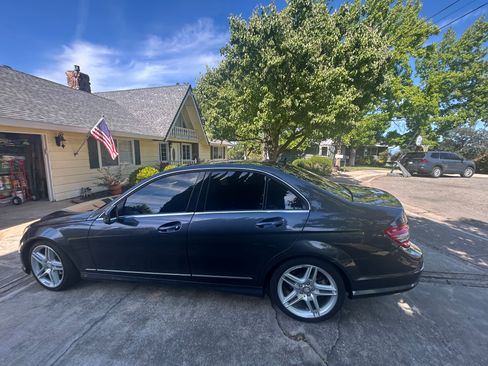 Used 2011 Mercedes-Benz C 300 Sedan image 4