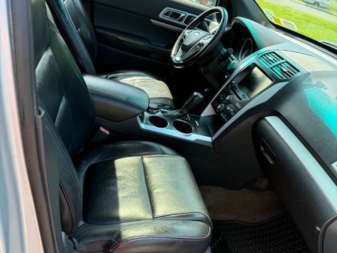 Used 2013 Ford Explorer XLT AWD/4WD image 16