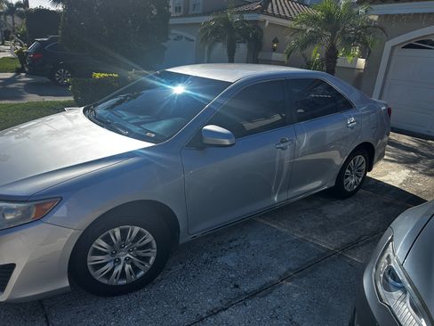 Used 2014 Toyota Camry LE image 4