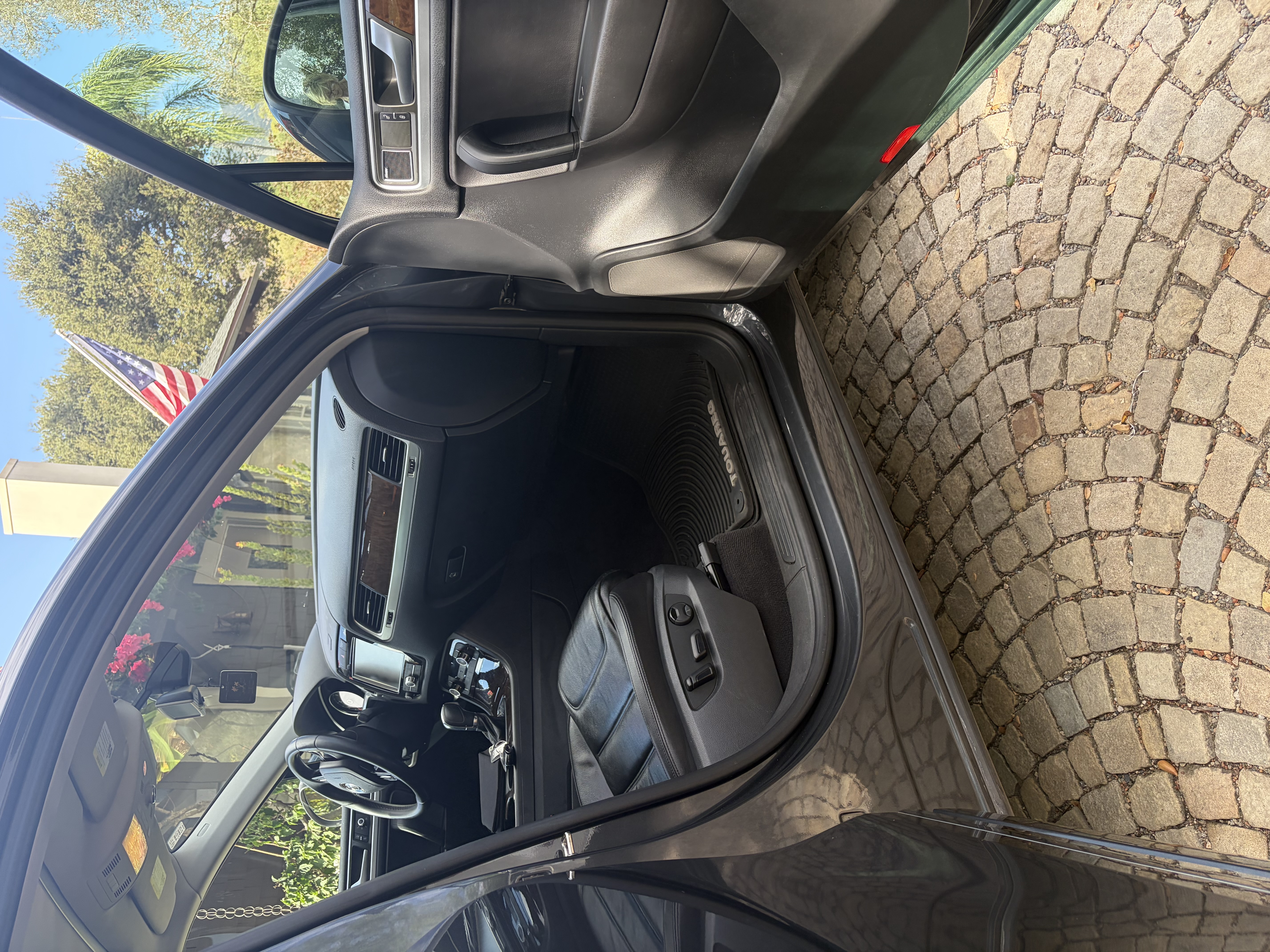 Used 2014 Volkswagen Touareg Executive AWD/4WD image 14