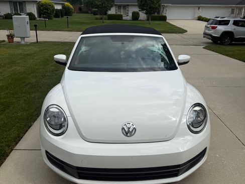 Used 2013 Volkswagen Beetle 2.5 FWD image 2