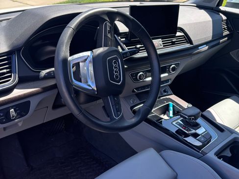 Used 2023 Audi Q5 e Premium Plus w/ Premium Plus Package AWD/4WD image 2