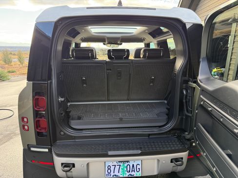 Used 2021 Land Rover Defender 90 First Edition image 15