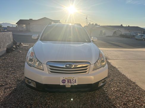 Used 2011 Subaru Outback 2.5i Premium image 1