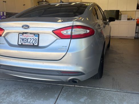 Used 2016 Ford Fusion SE w/ Equipment Group 202A image 4