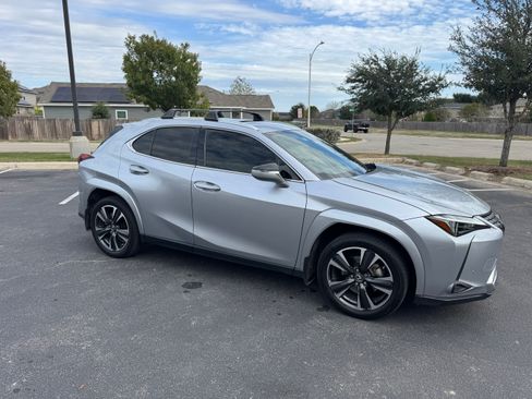 Used 2023 Lexus UX 250h FWD w/ Premium Package image 13